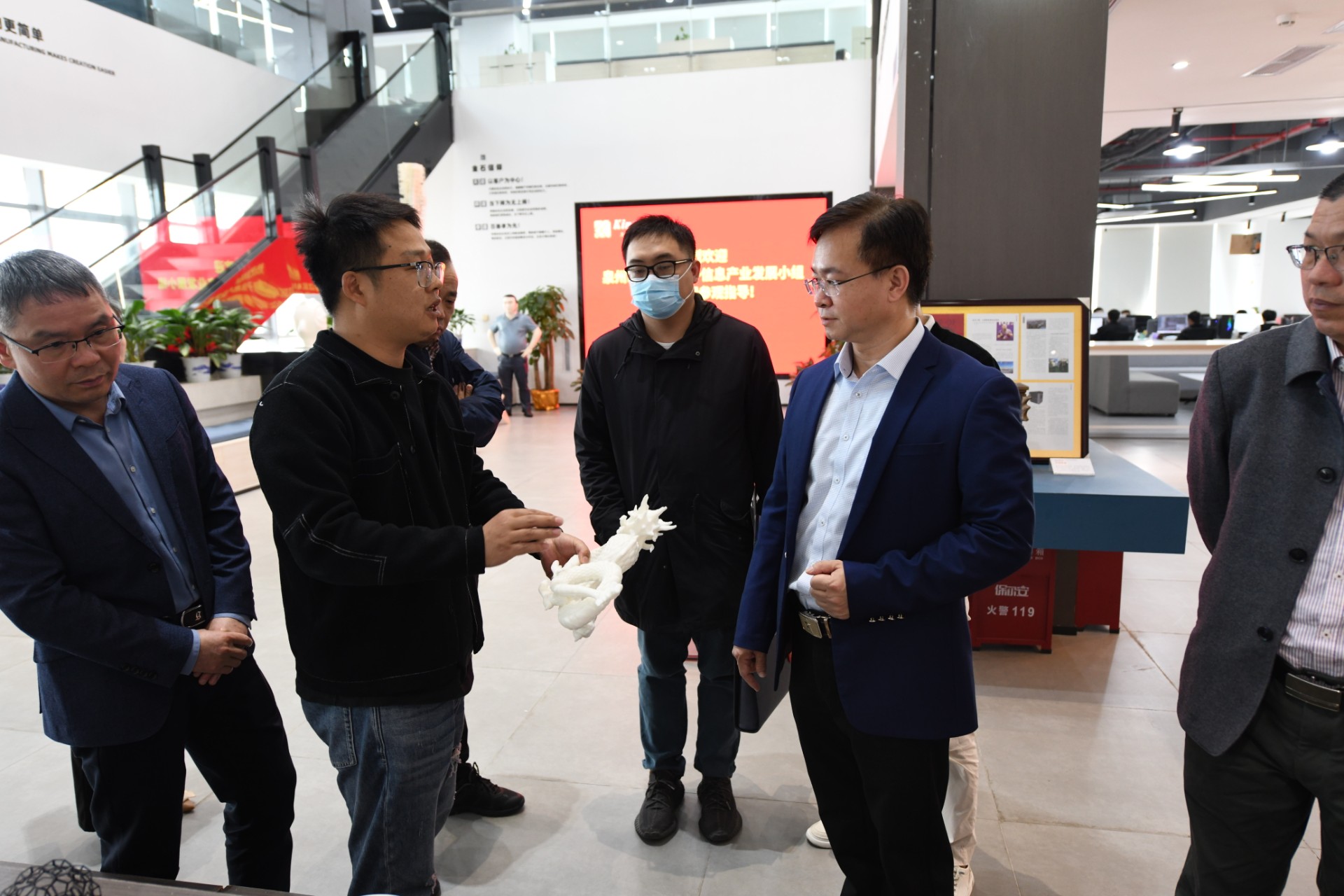 促協(xié)作，謀發(fā)展！泉州市洛江區(qū)電子信息產(chǎn)業(yè)發(fā)展小組蒞臨金石三維參觀調(diào)研